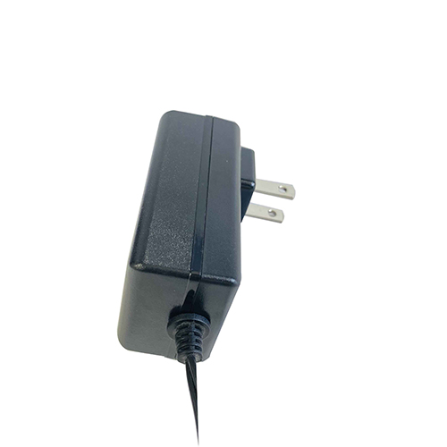 IVP025-871-W 12V 2A 电源交流到直流适配器