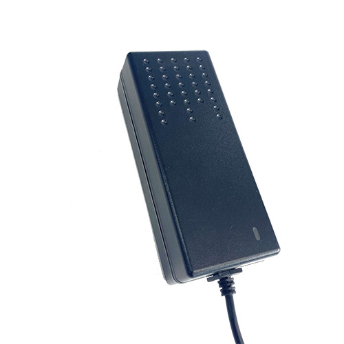 IVP050-305-C 12V 4A 电源交流转直流适配器